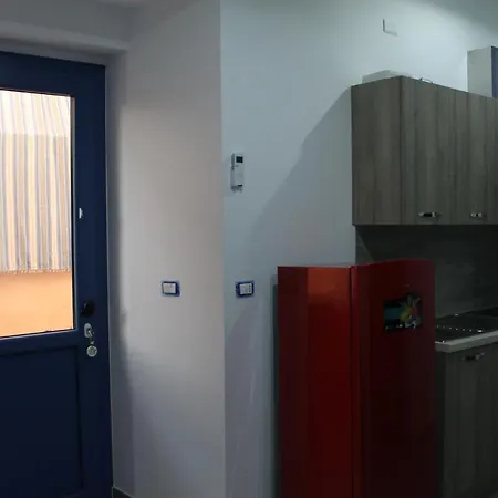 לינה וארוחת בוקר Casavacanzeivana 3*